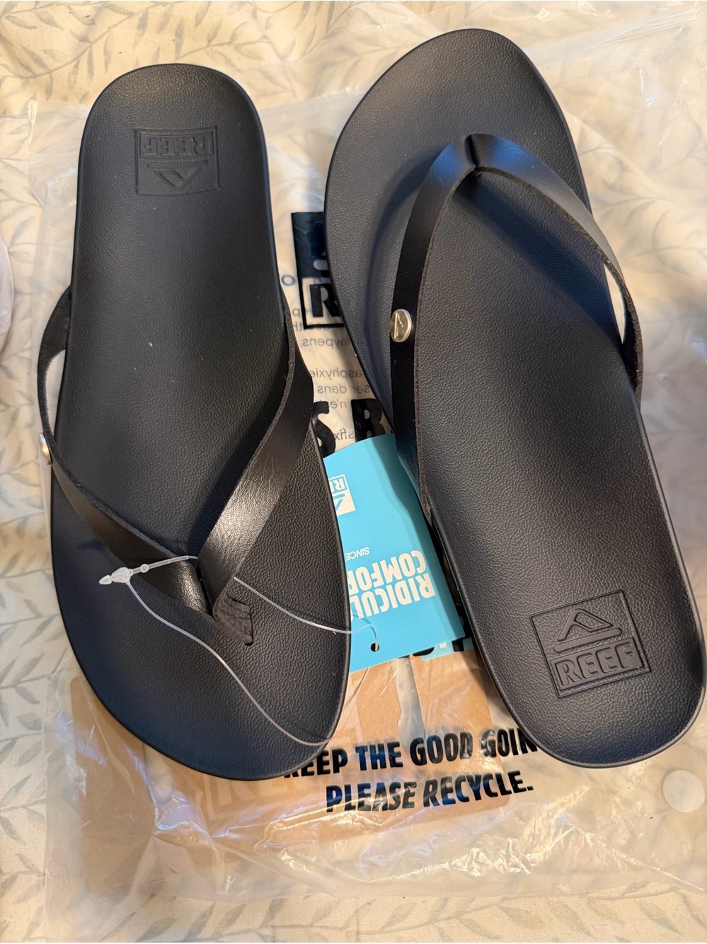 Woman Reef  Black Cushion leather Flip Flops nwt
